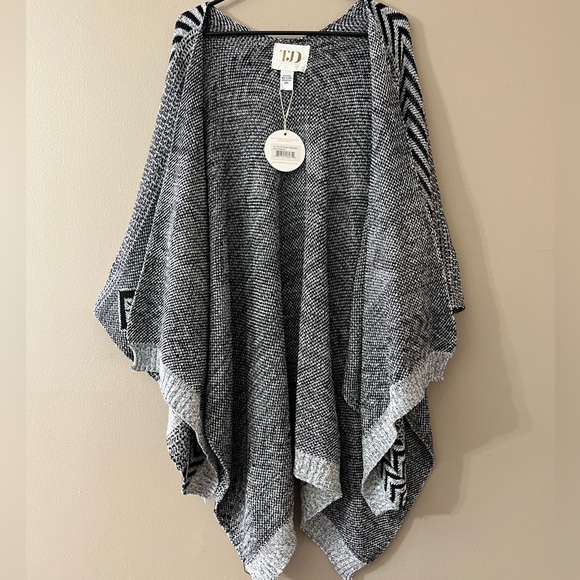 *NWT* Jetset Diaries Black and Grey Poncho OS+ - Picture 5 of 12
